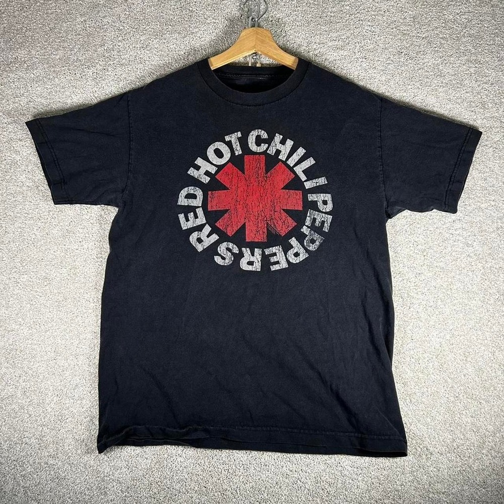 Vintage 2000s Red Hot Chili Peppers faded and distressed band t-shirt Size L